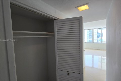 Condominio en venta en Miami Beach, Florida, 61.59 m2 № 1935435 - foto 8