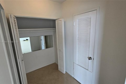 Condominio en venta en Miami Beach, Florida, 61.59 m2 № 1935435 - foto 6