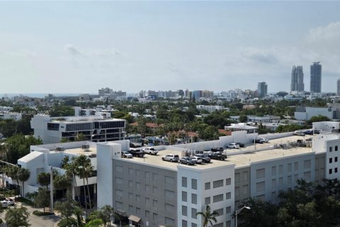Condominio en venta en Miami Beach, Florida, 61.59 m2 № 1935435 - foto 2