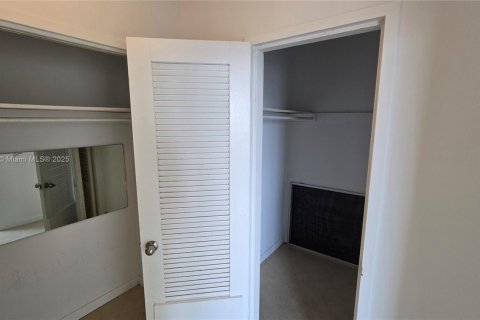 Condominio en venta en Miami Beach, Florida, 61.59 m2 № 1935435 - foto 7