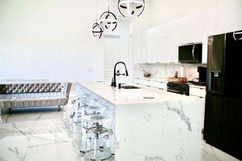 Villa ou maison à vendre à Cape Coral, Floride: 4 chambres, 215.72 m2 № 1864886 - photo 16