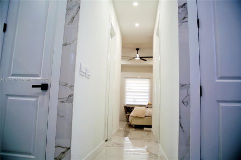 Villa ou maison à vendre à Cape Coral, Floride: 4 chambres, 215.72 m2 № 1864886 - photo 21