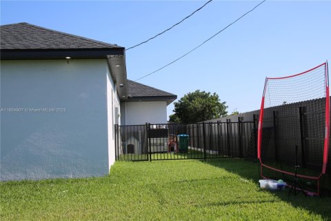 Villa ou maison à vendre à Cape Coral, Floride: 4 chambres, 215.72 m2 № 1864886 - photo 11