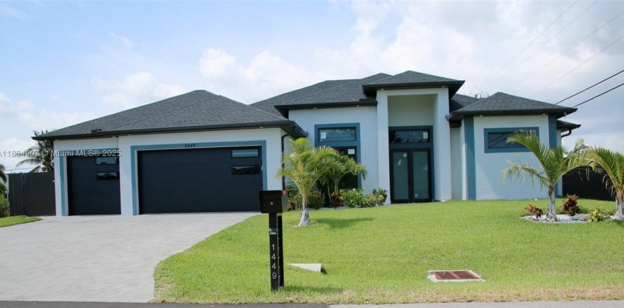 Villa ou maison à Cape Coral, Floride 4 chambres, 215.72 m2 № 1864886