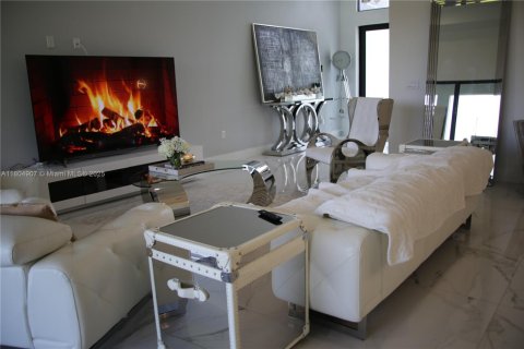 Villa ou maison à vendre à Cape Coral, Floride: 4 chambres, 215.72 m2 № 1864886 - photo 12