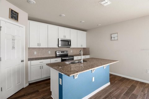 Casa en venta en Winter Haven, Florida, 4 dormitorios, 219.99 m2 № 2229563 - foto 3