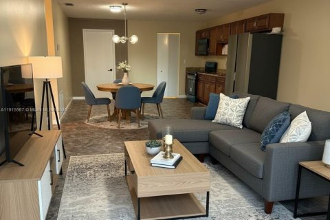 Casa en alquiler en St. Lucie, Florida, 3 dormitorios, 222.97 m2 № 2026526 - foto 2