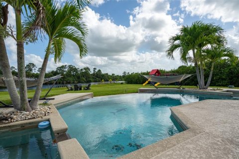 Casa en venta en Palm City, Florida, 9 dormitorios, 458.84 m2 № 1951378 - foto 21