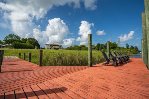 Casa en venta en Palm City, Florida, 9 dormitorios, 458.84 m2 № 1951378 - foto 24
