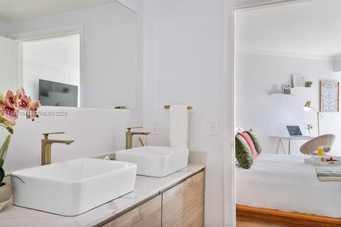 Copropriété à vendre à Miami, Floride: 1 chambre, 64.38 m2 № 1999637 - photo 9
