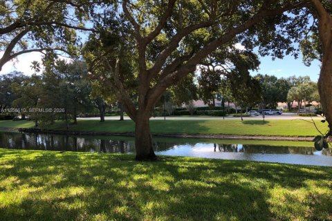 Villa ou maison à vendre à Palm Beach Gardens, Floride: 2 chambres, 107.02 m2 № 2023232 - photo 11