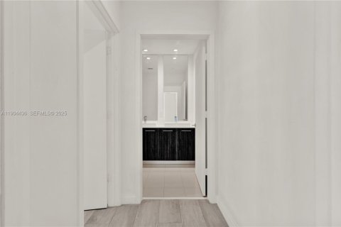 Снять в аренду кондоминиум в Майами, Флорида 3 спальни, 126.72м2, № 1990207 - фото 15