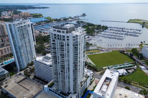 Condo in Saint Petersburg, Florida, 2 bedrooms  № 2395944