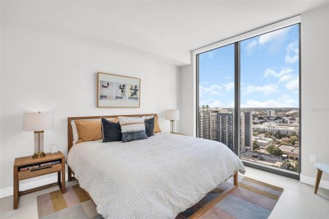 Condo in Saint Petersburg, Florida, 2 bedrooms  № 2395944 - photo 23