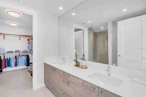 Condo in Saint Petersburg, Florida, 2 bedrooms  № 2395944 - photo 26