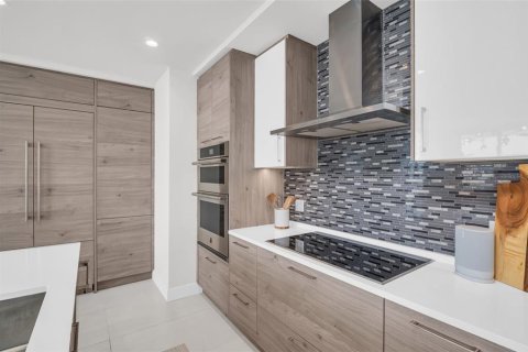 Condo in Saint Petersburg, Florida, 2 bedrooms  № 2395944 - photo 13
