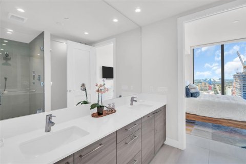 Condo in Saint Petersburg, Florida, 2 bedrooms  № 2395944 - photo 27