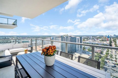 Condo in Saint Petersburg, Florida, 2 bedrooms  № 2395944 - photo 19
