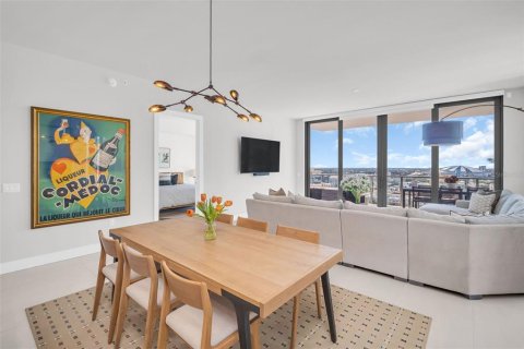 Condo in Saint Petersburg, Florida, 2 bedrooms  № 2395944 - photo 8