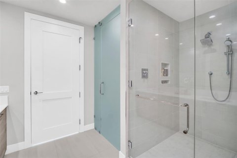 Condo in Saint Petersburg, Florida, 2 bedrooms  № 2395944 - photo 28