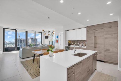 Condo in Saint Petersburg, Florida, 2 bedrooms  № 2395944 - photo 12