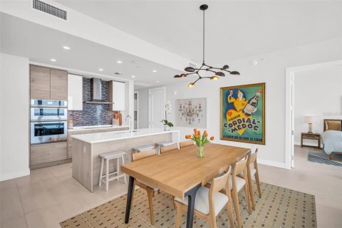 Condo in Saint Petersburg, Florida, 2 bedrooms  № 2395944 - photo 10