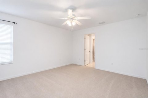 House in North Fort Myers, Florida 4 bedrooms, 175.12 sq.m. № 2284843 - photo 15
