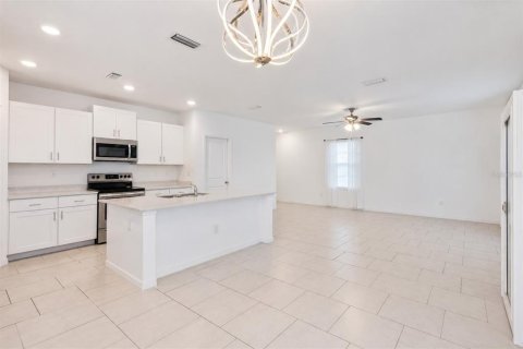 House in North Fort Myers, Florida 4 bedrooms, 175.12 sq.m. № 2284843 - photo 8