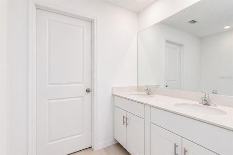 House in North Fort Myers, Florida 4 bedrooms, 175.12 sq.m. № 2284843 - photo 14
