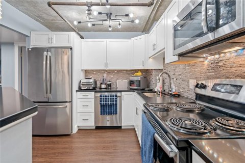 Condo in Orlando, Florida, 2 bedrooms  № 1761245 - photo 16