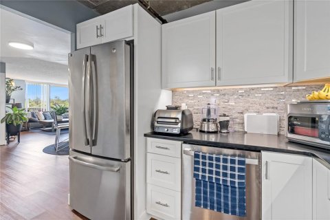 Condo in Orlando, Florida, 2 bedrooms  № 1761245 - photo 17