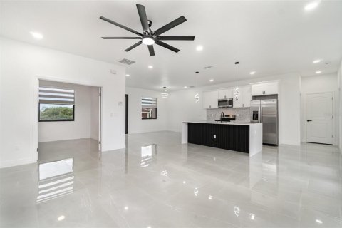 House in Port Charlotte, Florida 3 bedrooms, 166.85 sq.m. № 1881330 - photo 11