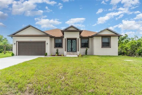 House in Port Charlotte, Florida 3 bedrooms, 166.85 sq.m. № 1881330 - photo 4