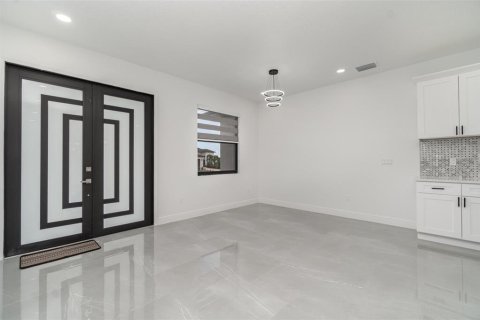 House in Port Charlotte, Florida 3 bedrooms, 166.85 sq.m. № 1881330 - photo 10