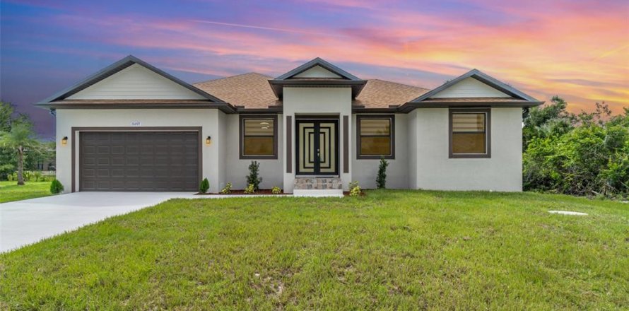 House in Port Charlotte, Florida 3 bedrooms, 166.85 sq.m. № 1881330