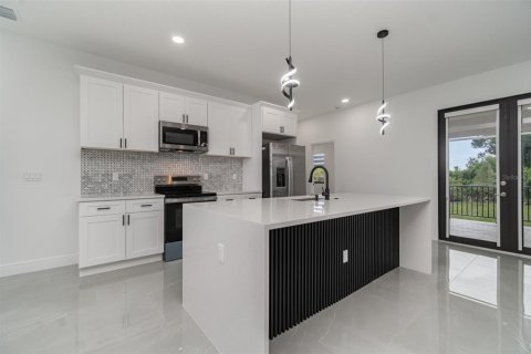 House in Port Charlotte, Florida 3 bedrooms, 166.85 sq.m. № 1881330 - photo 15
