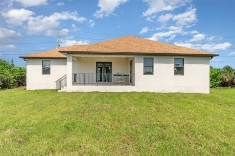 House in Port Charlotte, Florida 3 bedrooms, 166.85 sq.m. № 1881330 - photo 28