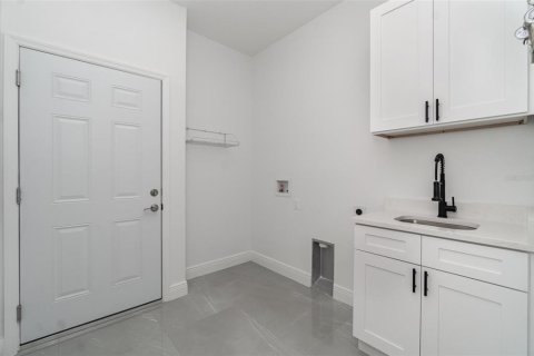 House in Port Charlotte, Florida 3 bedrooms, 166.85 sq.m. № 1881330 - photo 24