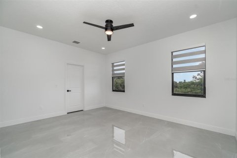 House in Port Charlotte, Florida 3 bedrooms, 166.85 sq.m. № 1881330 - photo 17