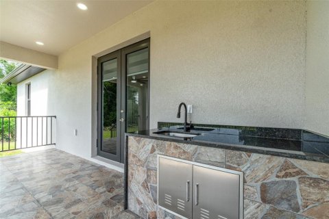 House in Port Charlotte, Florida 3 bedrooms, 166.85 sq.m. № 1881330 - photo 25