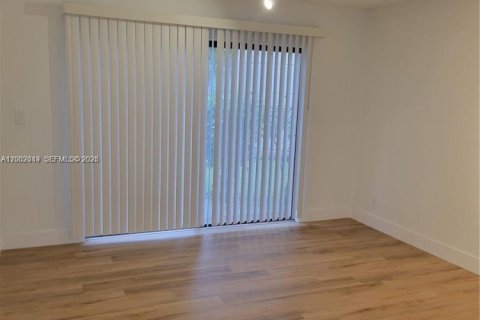 Condo in Doral, Florida, 2 bedrooms  № 2069409 - photo 10