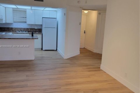 Condo in Doral, Florida, 2 bedrooms  № 2069409 - photo 7