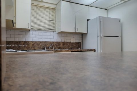 Condo in Doral, Florida, 2 bedrooms  № 2069409 - photo 5