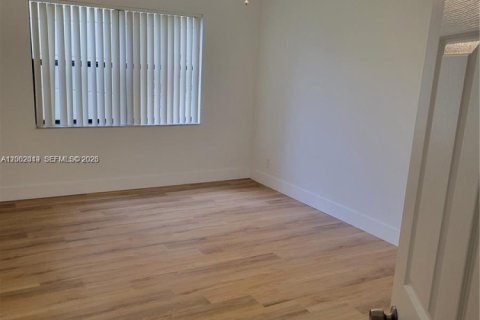 Condo in Doral, Florida, 2 bedrooms  № 2069409 - photo 8