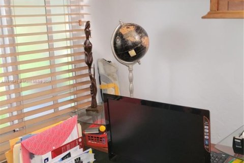 Condominio en venta en Miami Gardens, Florida, 2 dormitorios, 94.02 m2 № 1979450 - foto 5