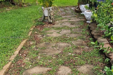 Condominio en venta en Miami Gardens, Florida, 2 dormitorios, 94.02 m2 № 1979450 - foto 2