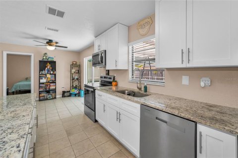 Villa ou maison à vendre à Port Richey, Floride: 4 chambres, 151.8 m2 № 2319261 - photo 16