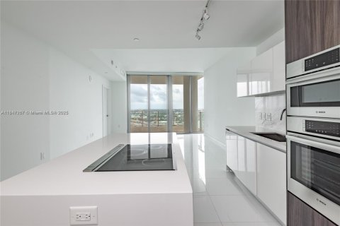 Condo in Miami, Florida, 1 bedroom  № 1845705 - photo 16