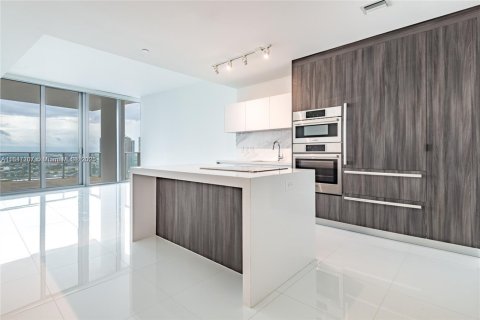 Condo in Miami, Florida, 1 bedroom  № 1845705 - photo 1