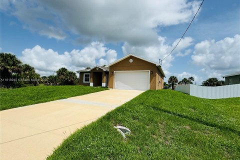 House in LaBelle, Florida 3 bedrooms, 156.17 sq.m. № 1776432 - photo 2